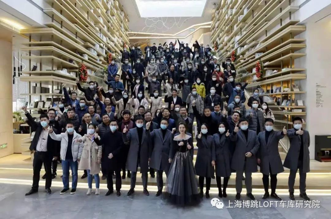 郴州全国一百多人在华侨城汉口道6号参观研讨LOFT专利车库技术！